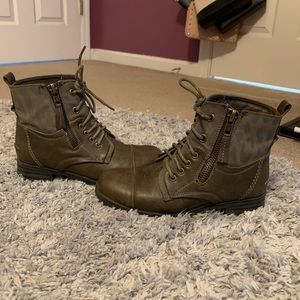 Combat boots